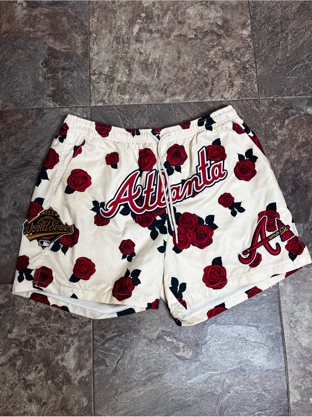 Pro Standard MLB Atlanta Braves Roses Shorts Sz L